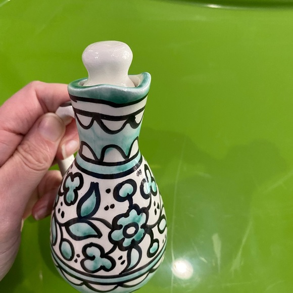 Ceramic oil/handsoap/dishsoap/anything decorative - Picture 2 of 3